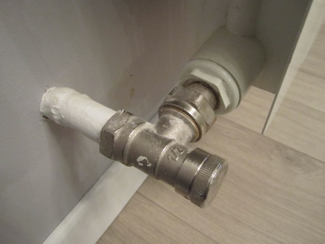 Установка запорной арматуры на радиаторы